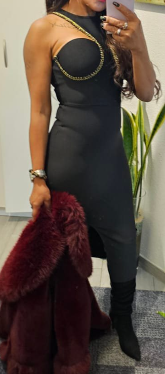 Taille S/M - 49.90 chf - Robe noire qui sculpte le péché !