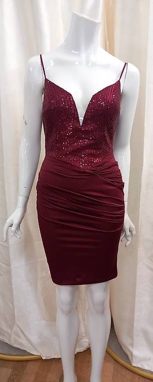 Taille 38-40 - Rouge Profond Éblouissant – La robe qui fait fondre les regards✨