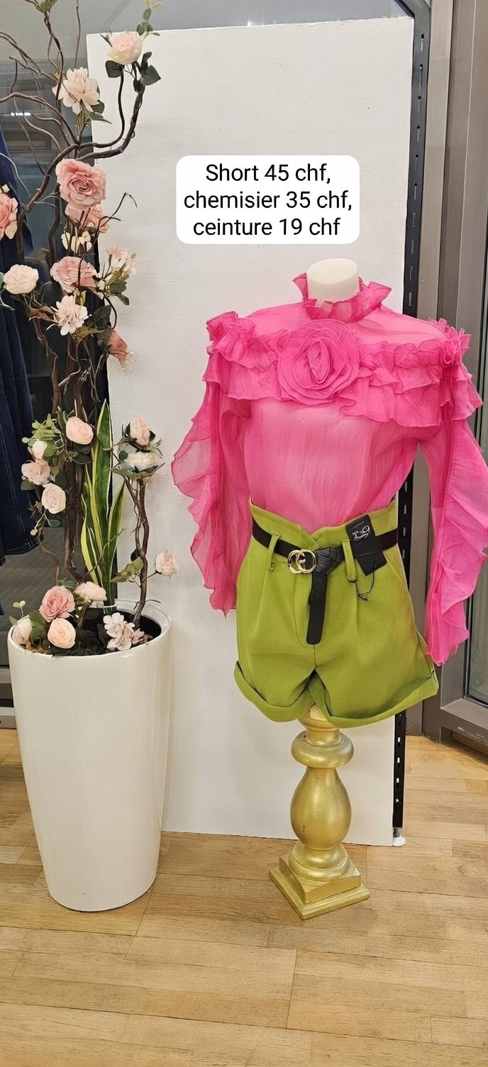 Taille 38-40 - Rose shocking + vert lime + froufrous XXL, la bombe qui explose l’ennui et fait fondre les regards !