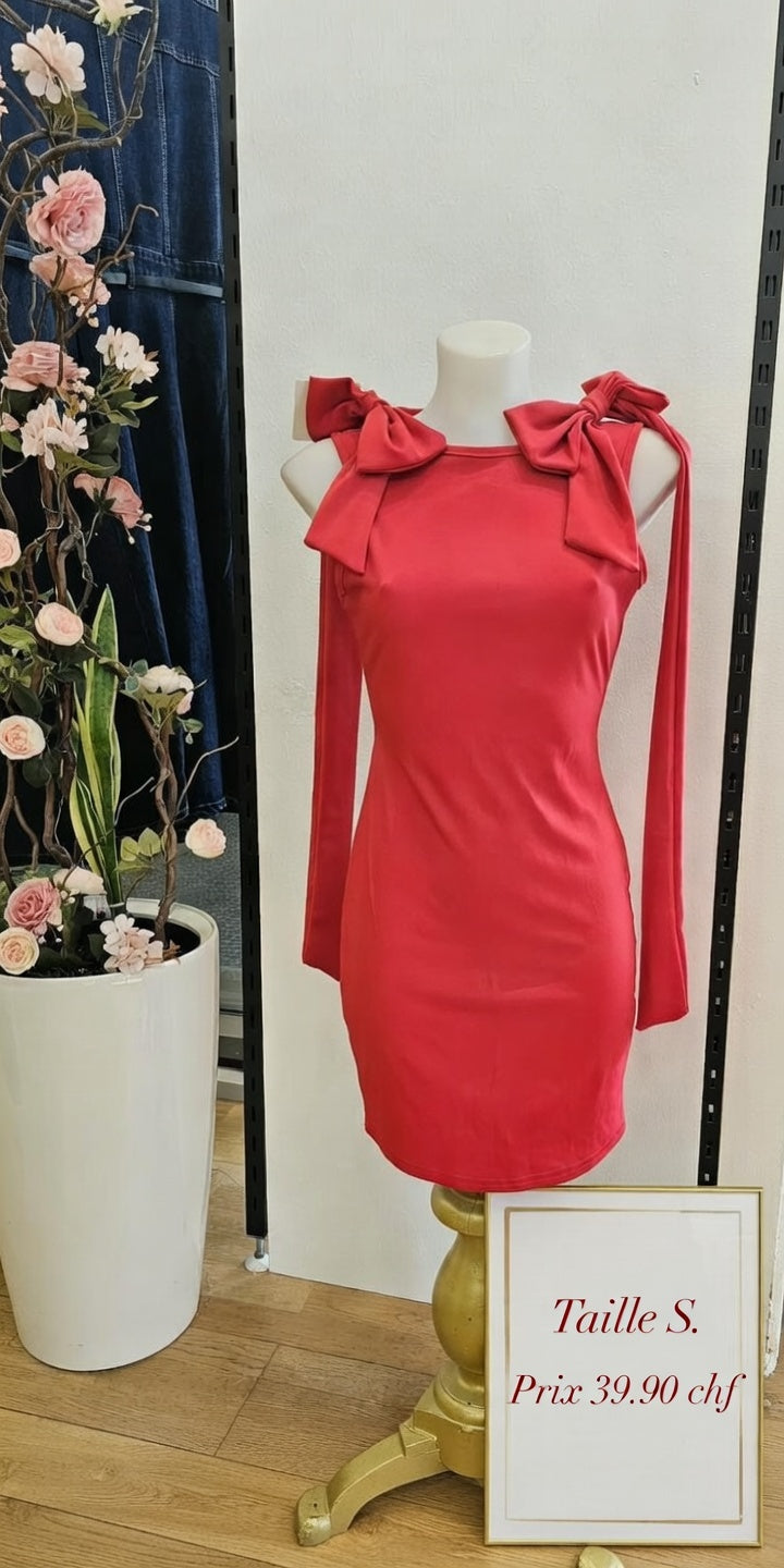 Robe Rouge Époustouflante aux Nœuds Épaules - Élégance Irrésistible !